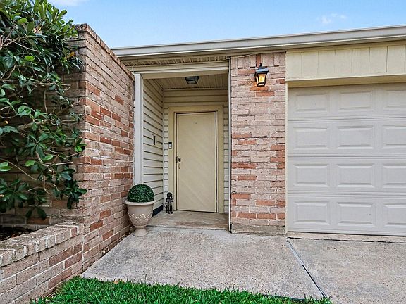 3rd image of 8327 Spring Wind Dr