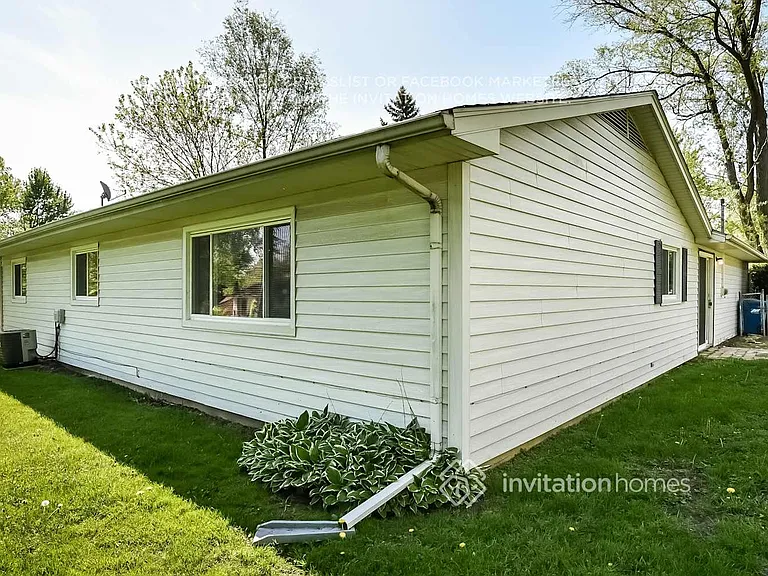 1571 Birch Ave — Photo 18