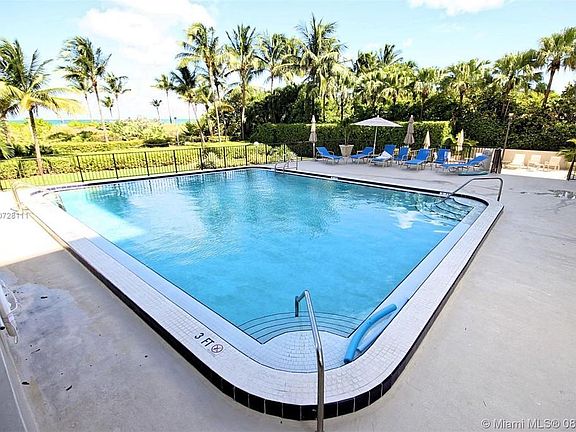 3rd image of 1621 Collins Ave APT 210