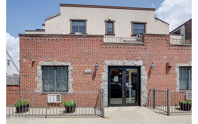 Sold by Douglas Elliman | media 14