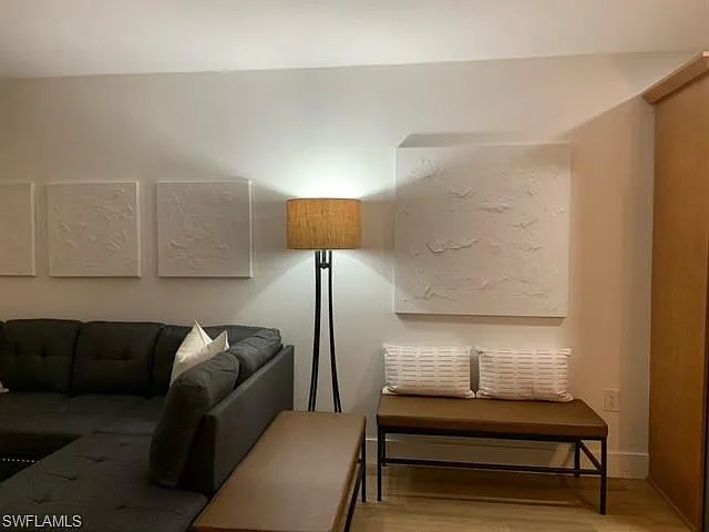 2 bed, 2.0 bath, 913 sqft, $2,400 — Photo 3
