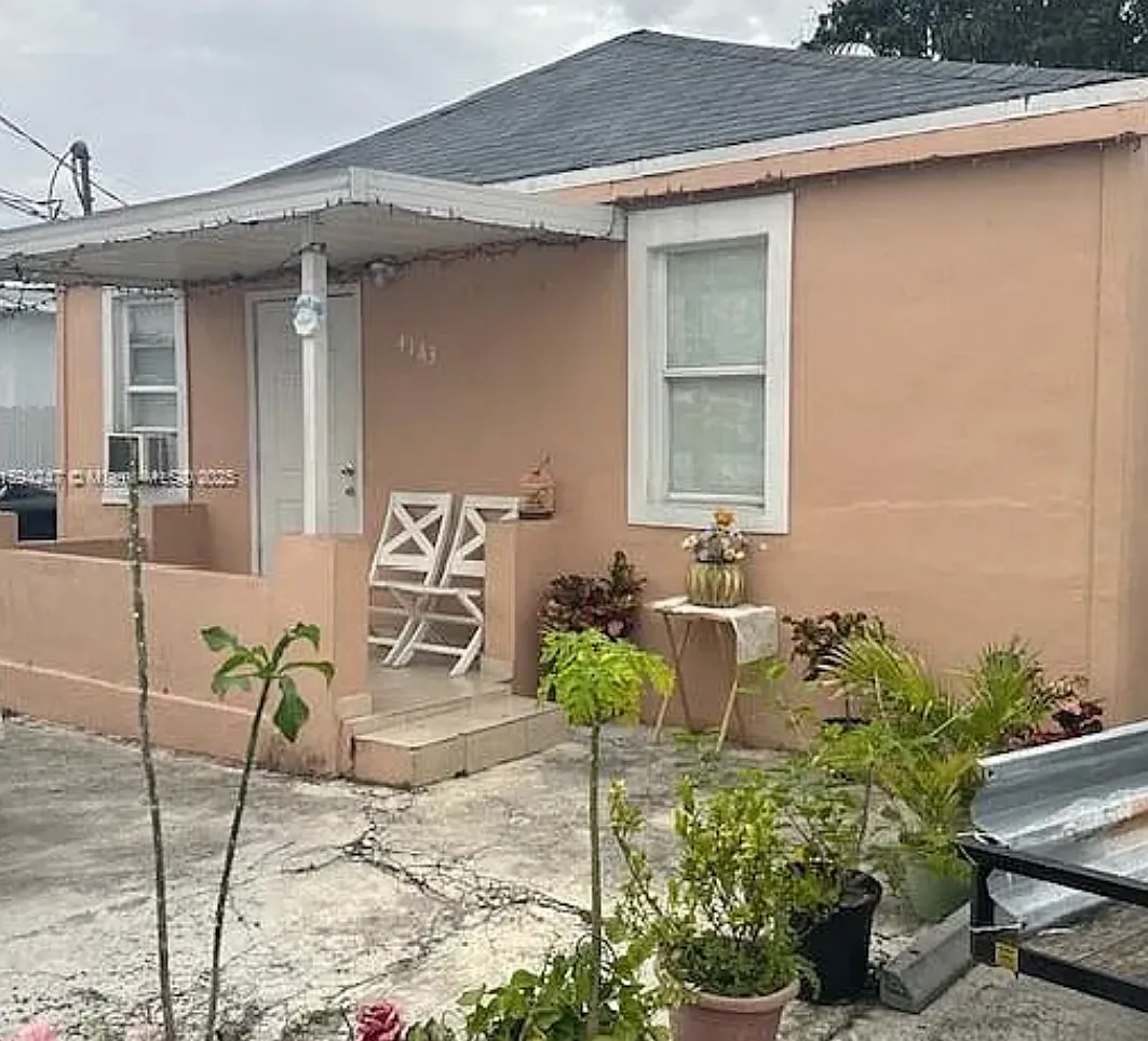 4183 E 10th Ave — Photo 2