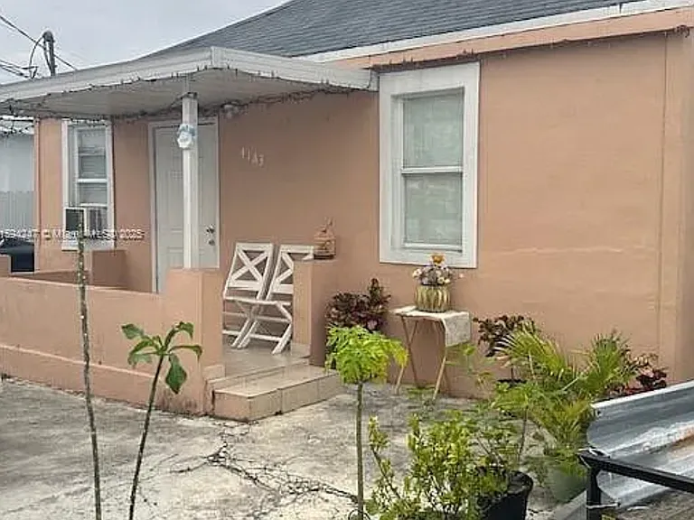4183 E 10th Ave — Photo 2