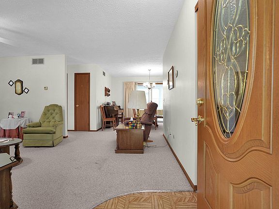 5th image of 241 Gregory Dr