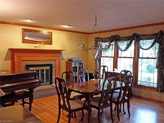 3rd image of 33521 N Burr Oak Dr