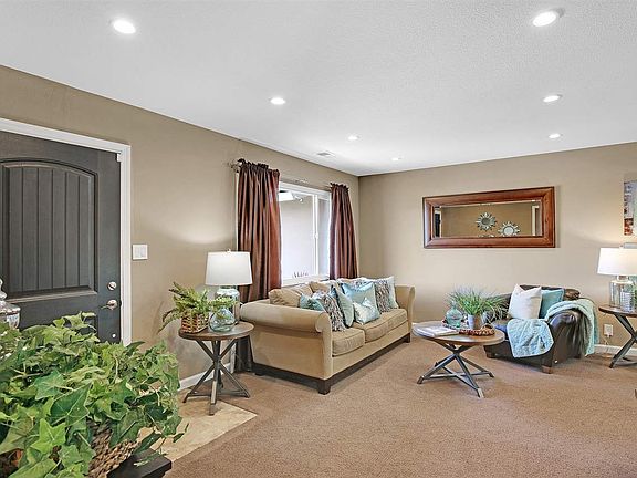 5th image of 7994 Oxbow Ct