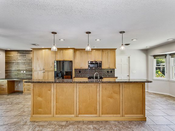 3rd image of 1219 Ramblewood Dr