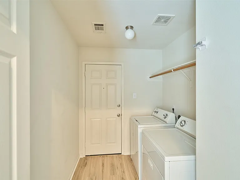 4243 Medina River Loop — Photo 9