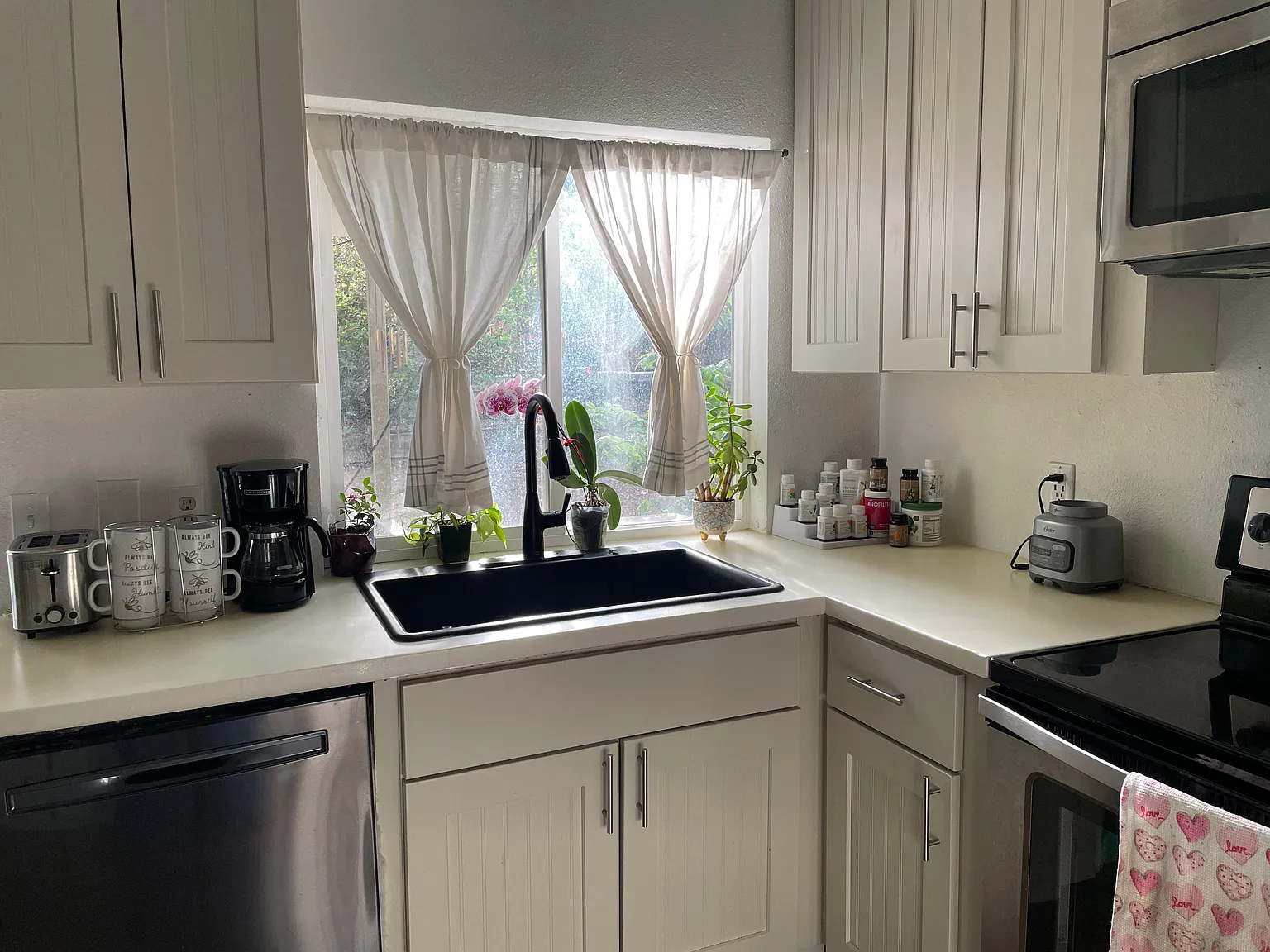 4 bed, 1641 sqft, $2,500 — Photo 3
