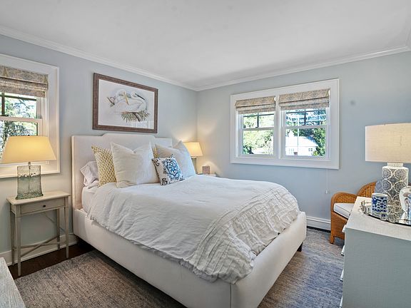 4th image of 810 Waterview Dr