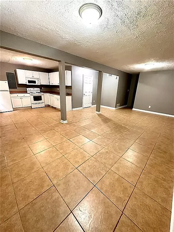 Basement for Rent-All Utilities Included!$1,500 Kennesaw, GA. — Photo 4