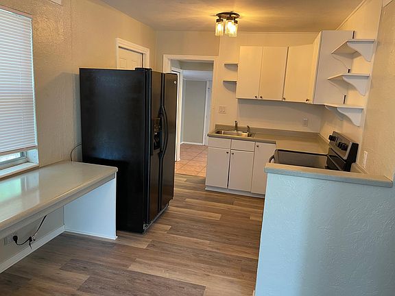 4th image of 525 58th Ave NE