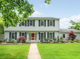 32 Thunderbird Dr, Oakland, NJ 07436