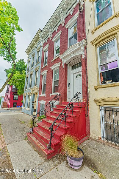 2nd image of 180 S Swan Street
