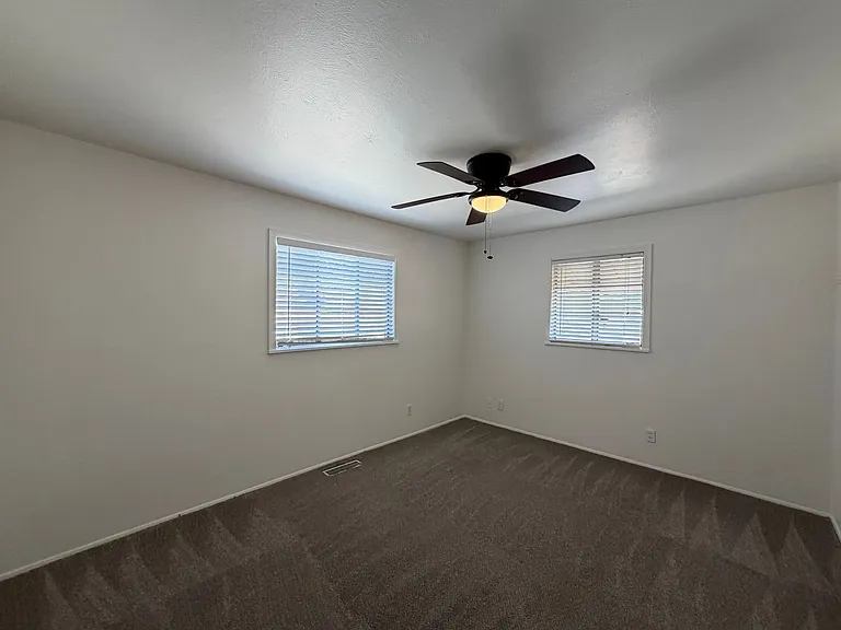 4712 Palo Duro Ave NE — Photo 24
