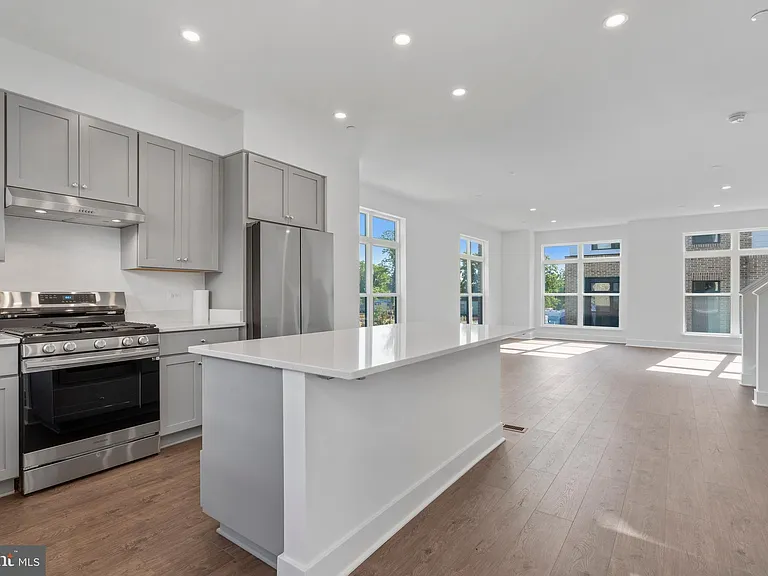 2038 Tysons Ridgeline Rd — Photo 10
