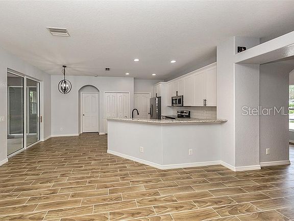 3rd image of 1146 Woodcrest Ln