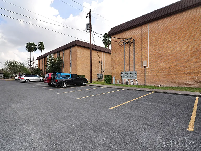 Jefferson Square Apartments — Photo 16