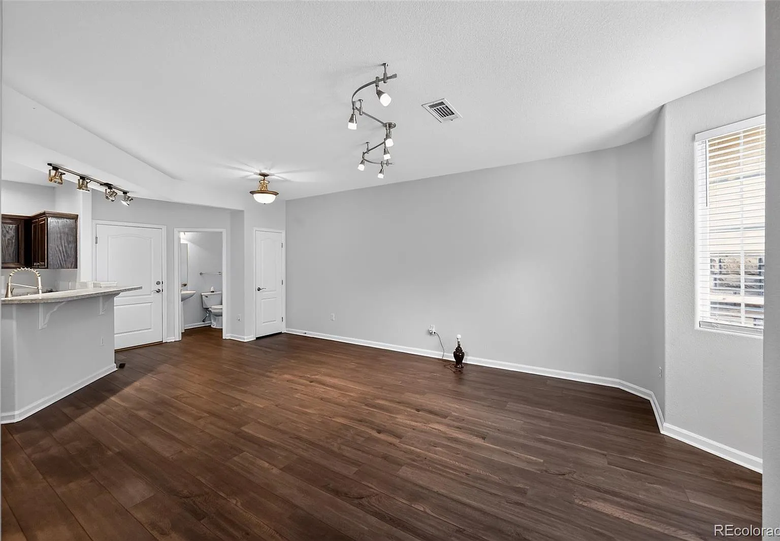 2 bed, 2.5 bath, 1490 sqft, $2,300 — Photo 4