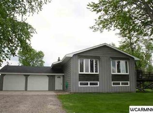 911 S 4th St, Bird Island, MN 55310