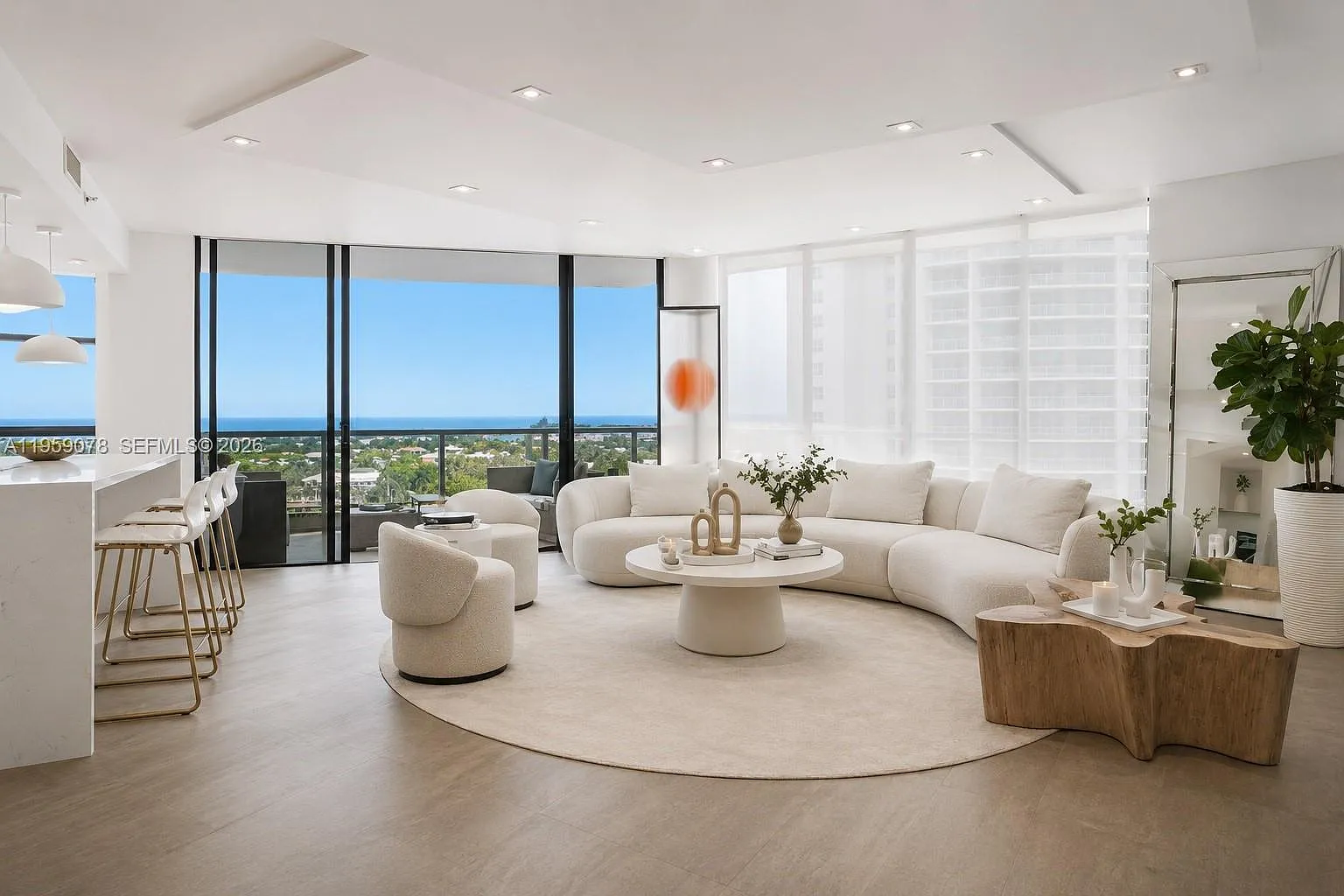 Hamptons West Condo — Photo 3