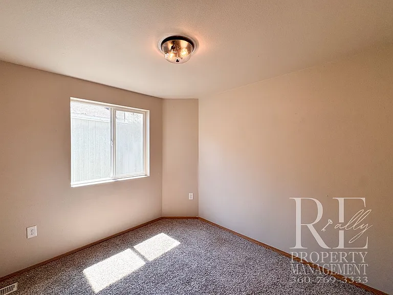 2090 NE Green Glen Ln — Photo 14