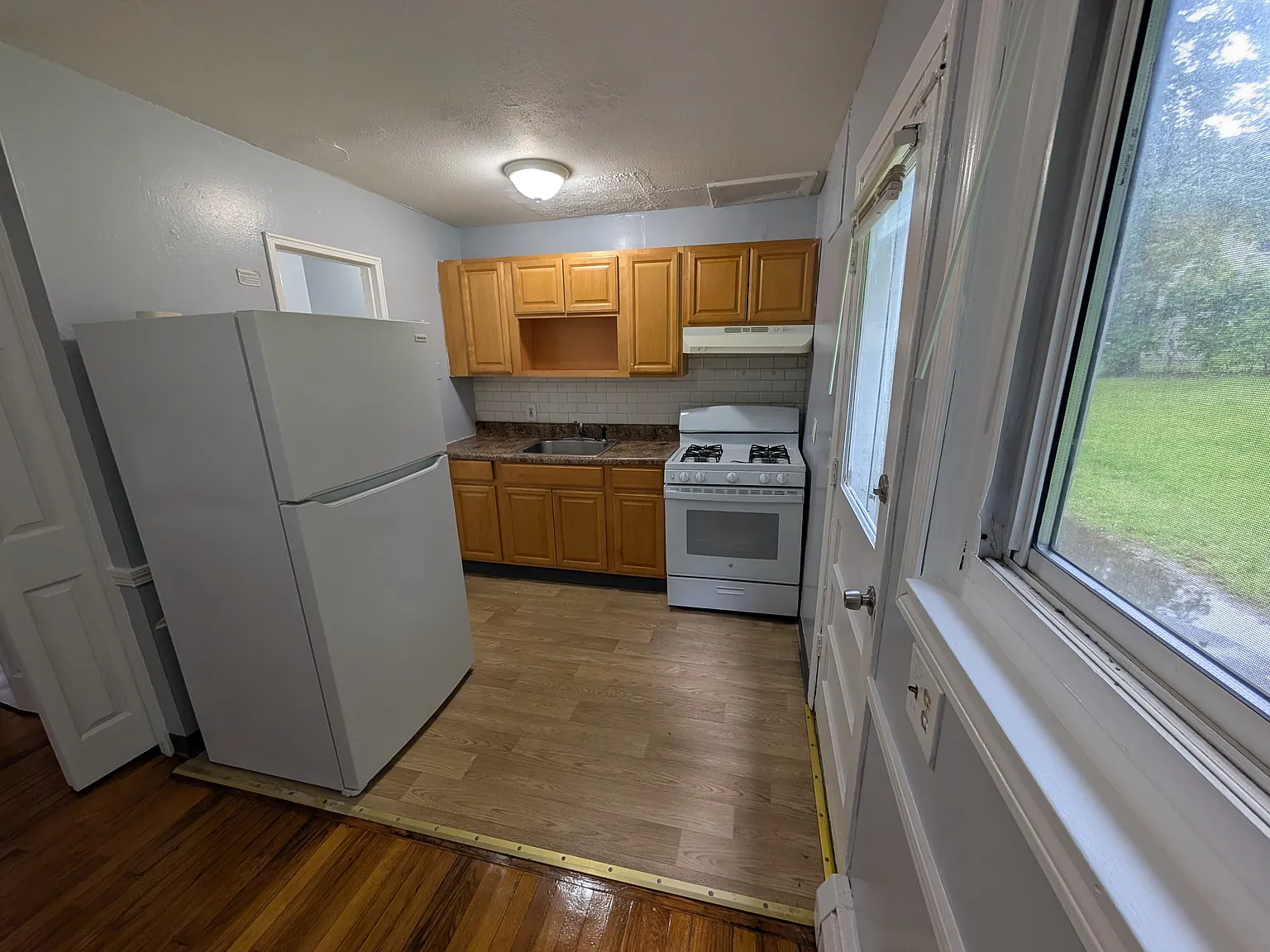 2 bed, 1.5 bath, 1100 sqft, $1,895 — Photo 3