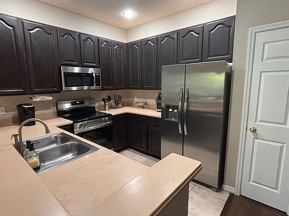 3rd image of 831 Pine Pointe Ln