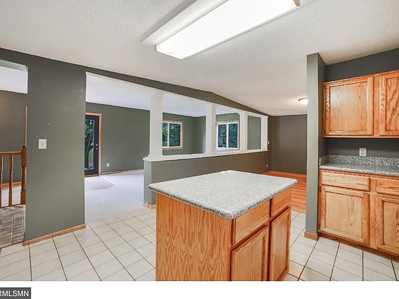 3rd image of 16215 Lexington Ave NE