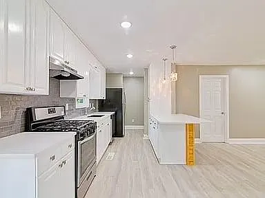 4 bed, 2.0 bath, 1200 sqft, $2,100 — Photo 4