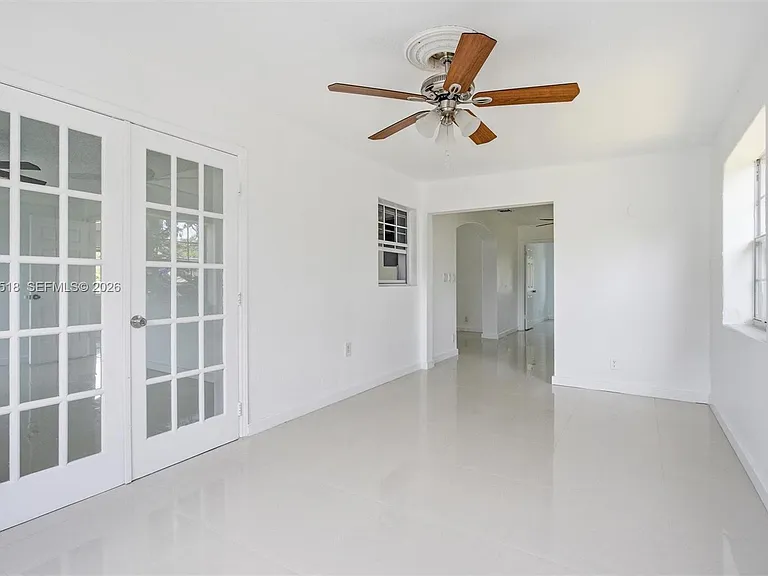 7434 Thatcher Ave — Photo 10