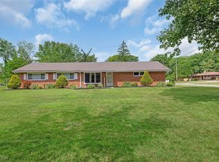 8718 Falls Ln, Broadview Heights, OH