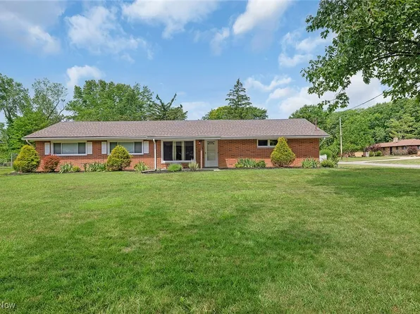 8718 Falls Ln, Broadview Heights, OH 44147