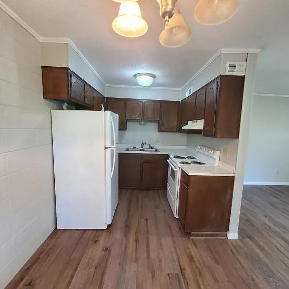 110 Gibson St #4 — Photo 8