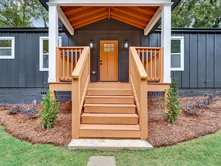 1250 Byewood Ln SW — Photo 1