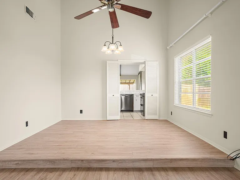 7302 Sevilla Dr — Photo 8