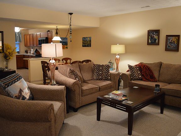 Open concept living and eat-in area