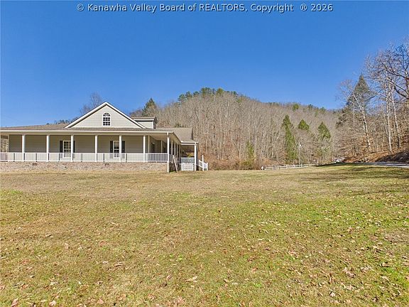 4th image of 470 Sand Creek Rd