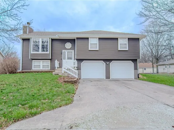 97 Pioneer St, Garden City, MO 64747