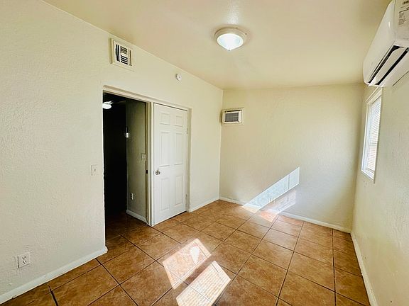 4th image of 204 E Aviation Dr