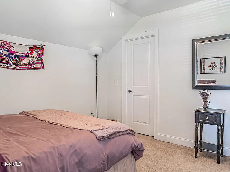 515 Clark St — Photo 32