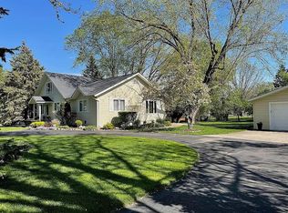 221 Florence Dr, Troy, MI 48098