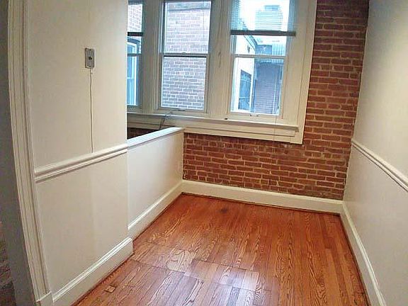 3rd image of 115 D St SE APT 202