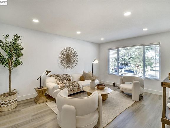 3rd image of 2362 Renfield Way