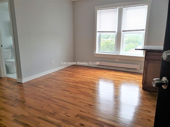 5th image of 7450 N Greenview Ave APT 86