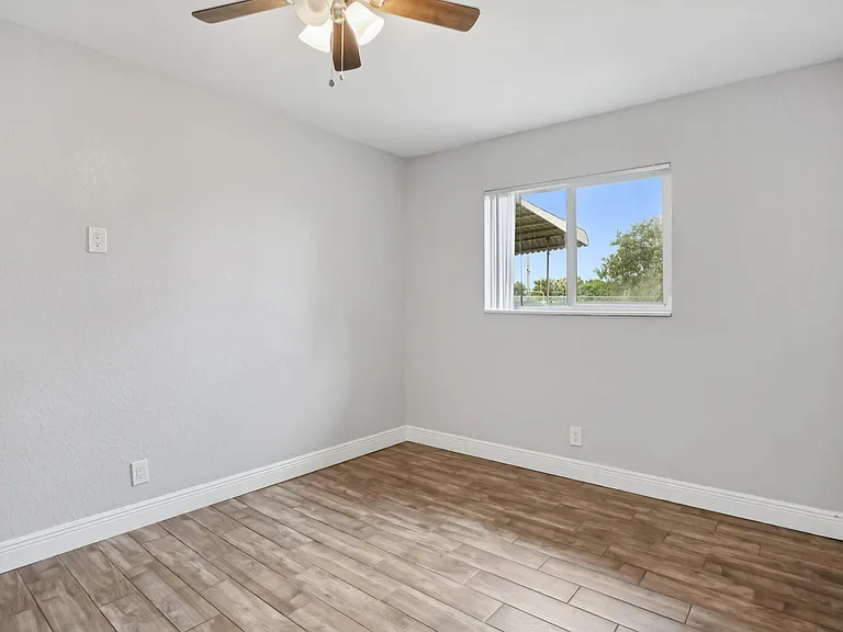 2227 NE 3rd Ave #2 — Photo 15