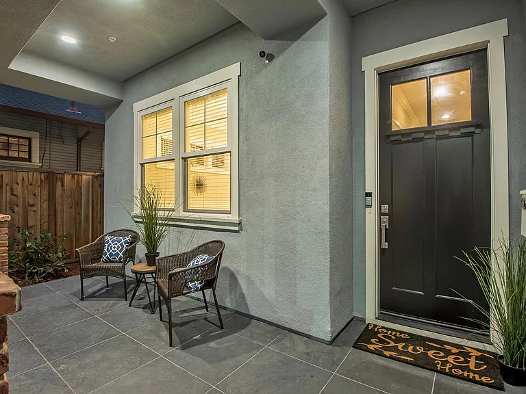 552 Coe Ave — Photo 9