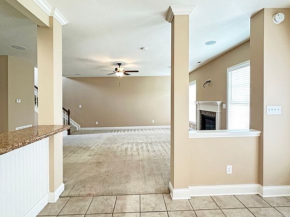 2nd image of 909 Sugarbush Trl