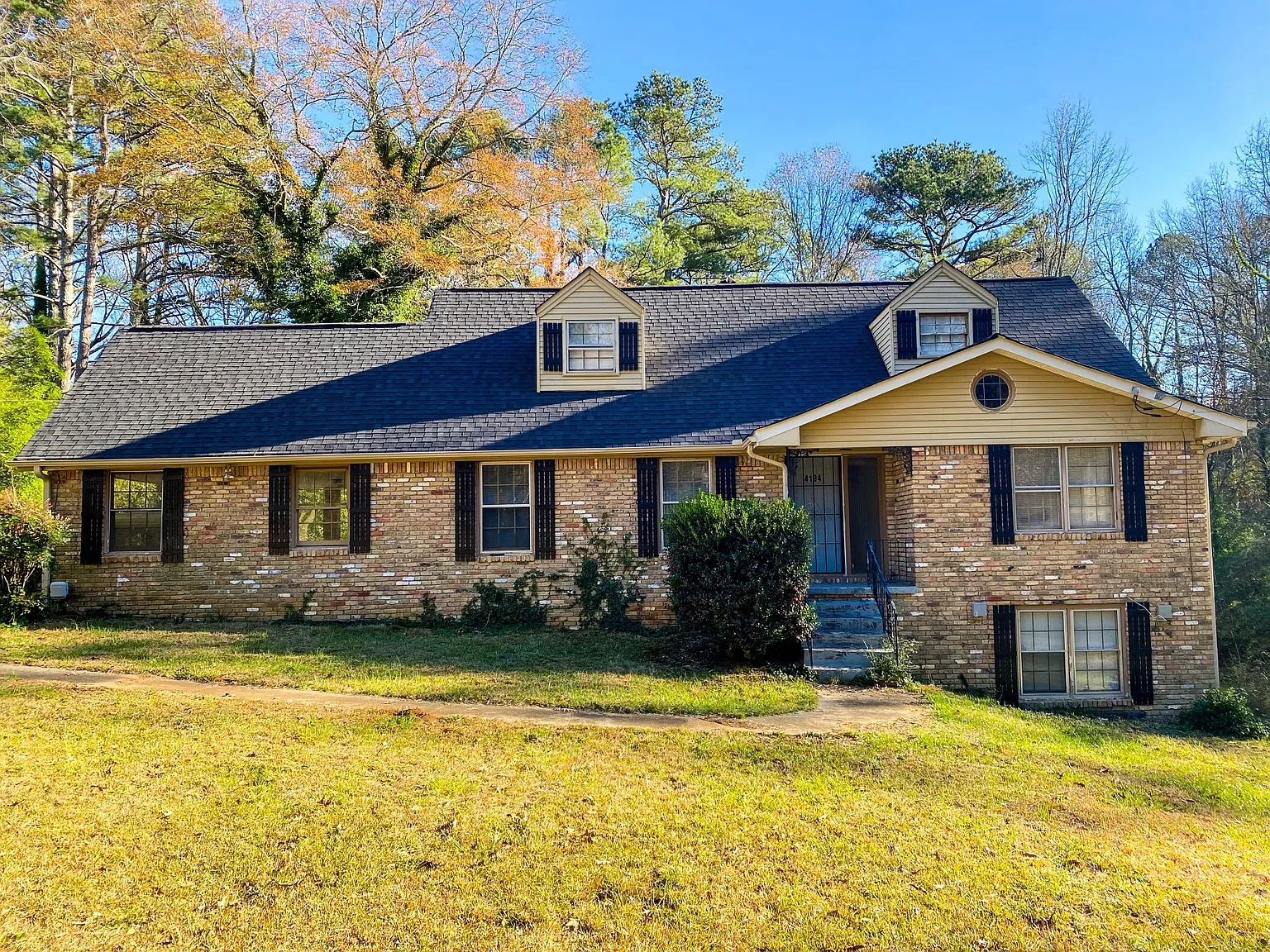 5 bed, 2400 sqft, $3,100 — Photo 1