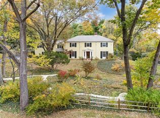 1200 Runnymede Rd, Oakwood, OH 45419